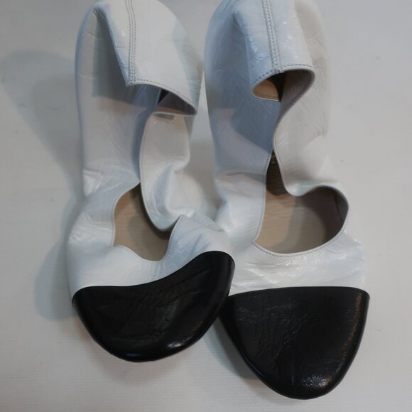 NIB Authentic Chanel White Black Capped Toe Leather Ballet Flat Shoe 37 US/6.5-7 - Picture 2 of 13